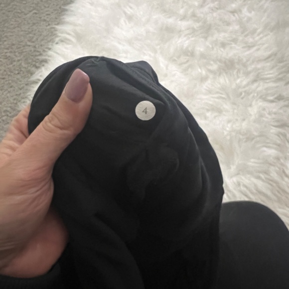 Fast and free high rise Lululemon black leggings - Picture 2 of 5